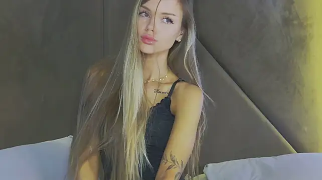 MarilynNova live sex cam