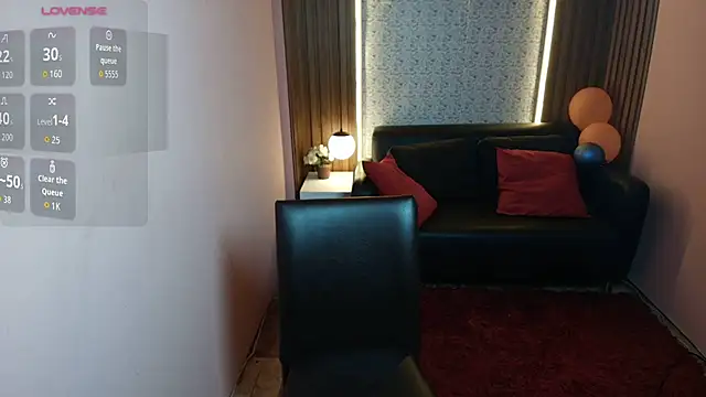 MoriahStorm live cam on StripChat
