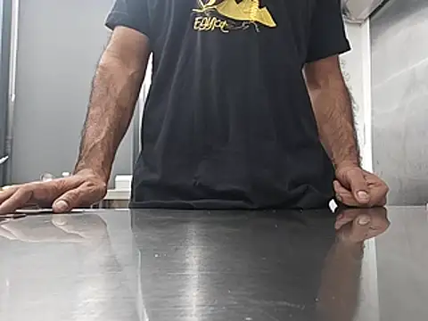 brownskinbull1 live cam on StripChat