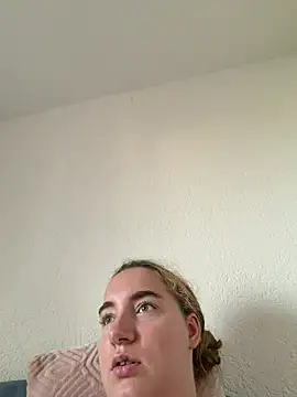 xHotLola