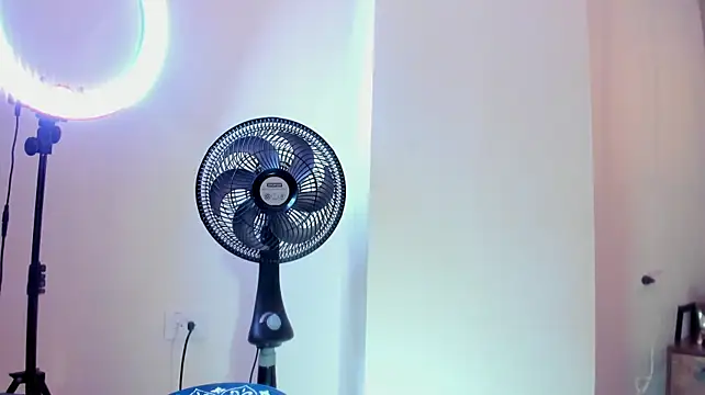 Annie_Tricx_ live cam preview
