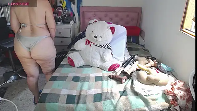 lucy_belle_bm