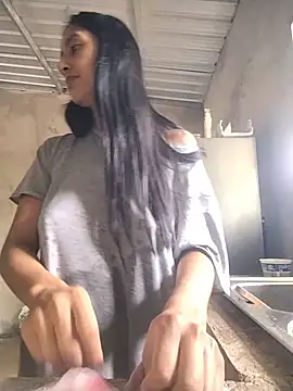 LauraMontaii webcam
