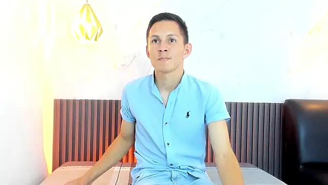 IzanArias live cam on StripChat