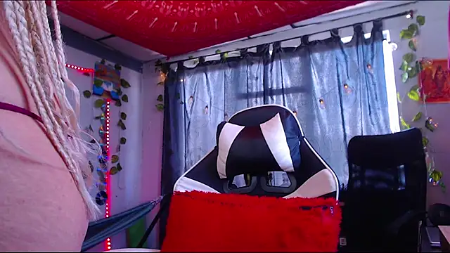 atenasairce live cam on StripChat