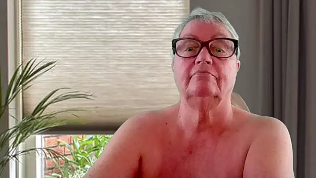 Mystery-Grandmother live cam preview