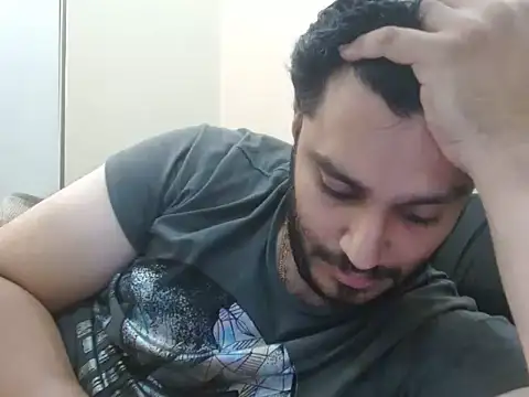 robintoit live cam on StripChat