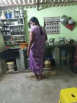 Tamilselviroja- live cam on StripChat