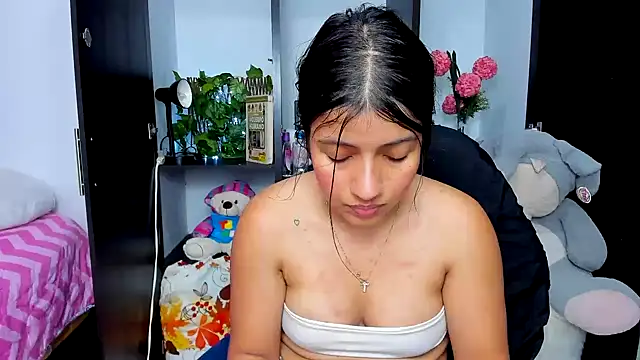 zara_cute live cam on StripChat