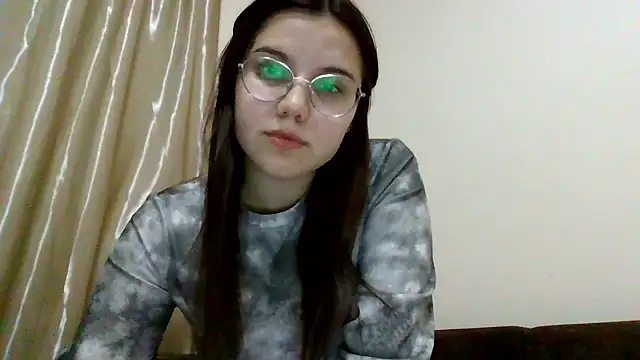 Aurora_Breeze live cam on StripChat