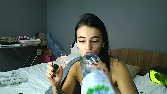 Vlada_One live cam on StripChat