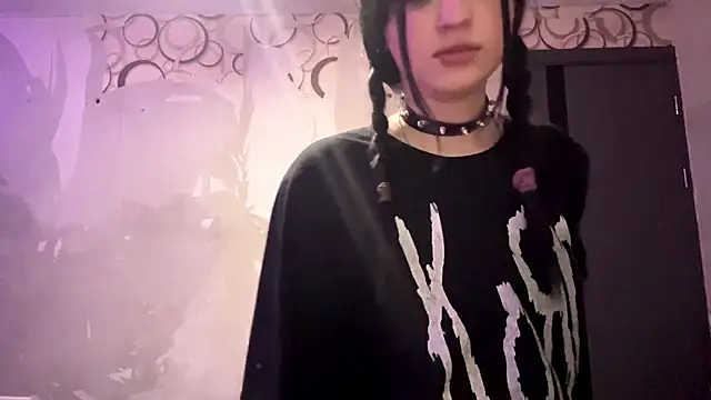 lilithecrzy live cam on StripChat
