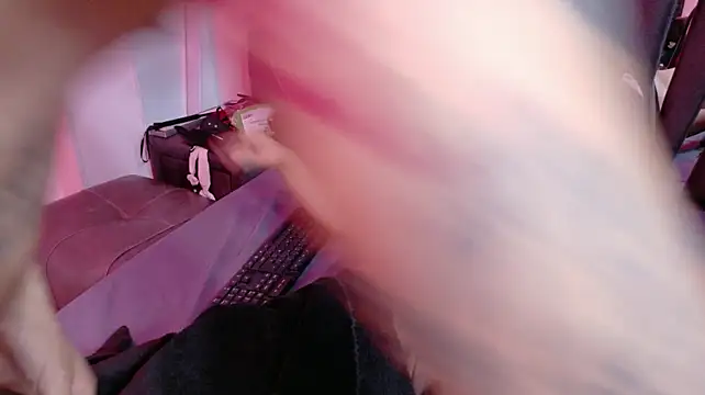 AliceandMax live cam preview