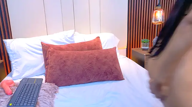 MylaNoir live cam preview
