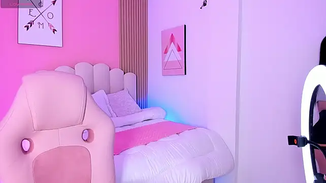 AlahiaMyers webcam