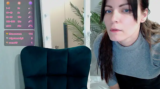 EmmmaLuxe live cam on StripChat