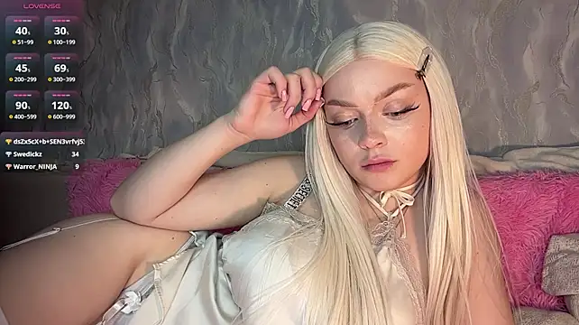 Elsa_Bi live cam on StripChat