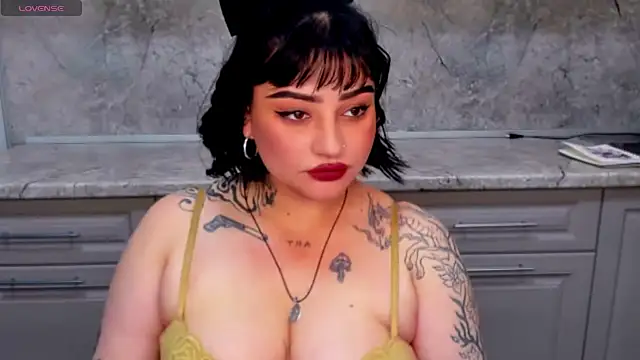 NikkiSummer live cam on StripChat