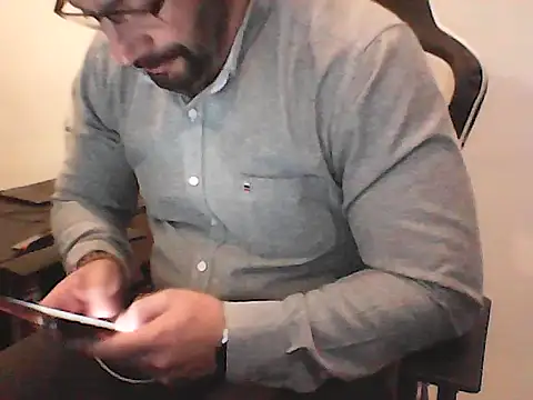Yorel1109- live cam on StripChat