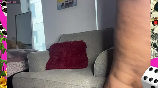juicy_janet live cam on StripChat