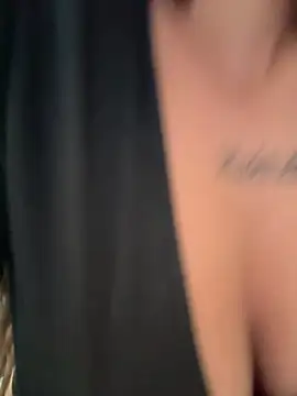 mermaidblue live cam on StripChat