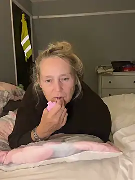 Blondnboujee53