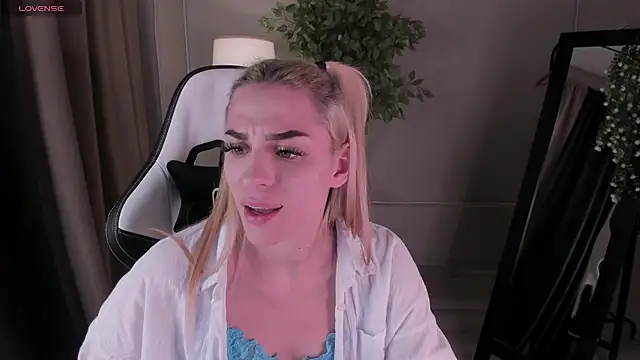 emy__angel live cam on StripChat