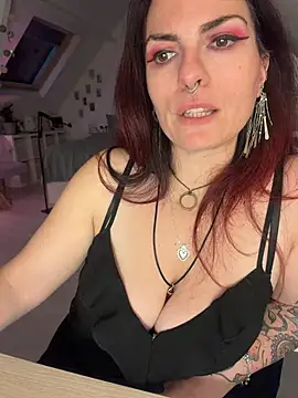 LunaMoongirl live sex cam
