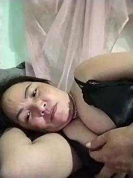 NAAYA8190 live cam on StripChat