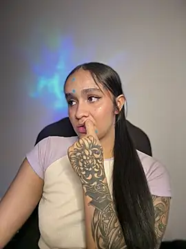 Isabella-Teen live cam on StripChat