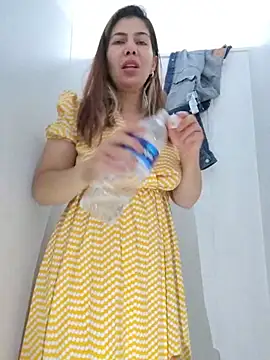 scarlett_moore (F milf) - Control toy + ur name in my leg
