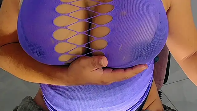 alicehugecock live cam preview
