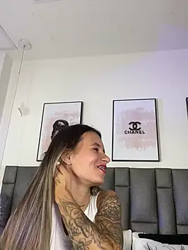 JuliaColemann live cam on StripChat
