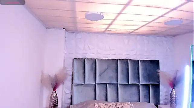 Taylor_Cincler live cam on StripChat