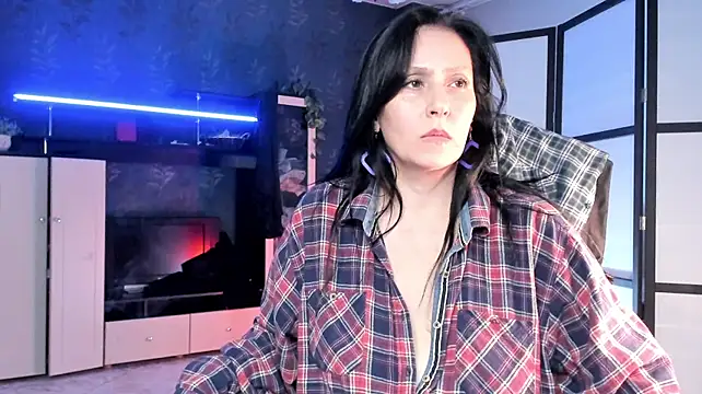 Lucky_Milf live cam on StripChat