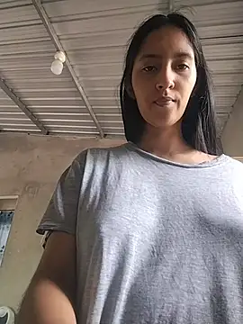 LauraMontaii webcam