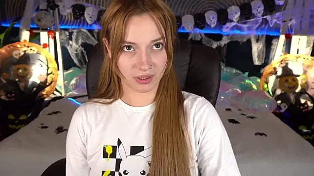 LizzaMoonn live cam on StripChat
