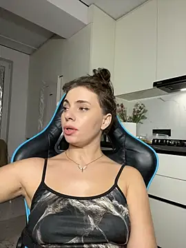 CurlyLara live sex cam