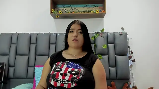 Isabella_18 live cam preview