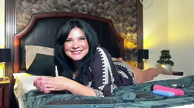 MadameVelvet1