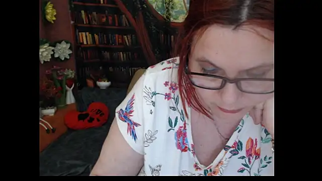 PlayfullMature live cam preview