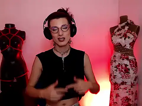 Moira-Hot webcam