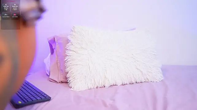 YourMandy live cam on StripChat