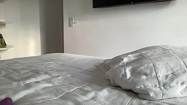lailayourangel live cam on StripChat