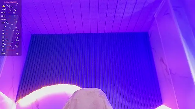 Strawberry_cute_b live cam on StripChat
