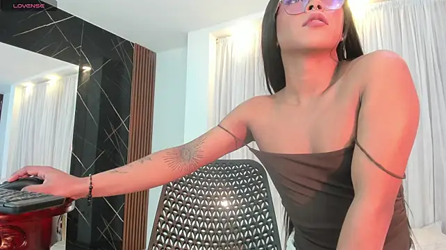 Vicky_Hottman