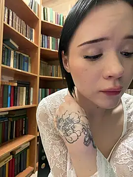 kitty_sixseven live cam on StripChat
