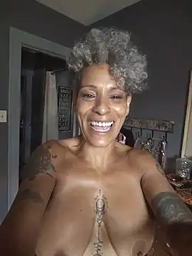 CeceilaMoon live cam on StripChat