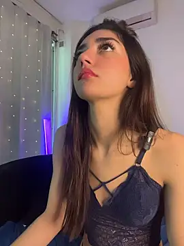 KatieMonroe live cam on StripChat