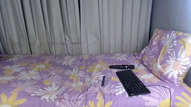 Spicymeddie webcam